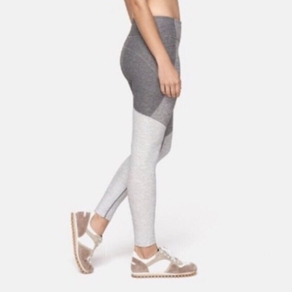 NWOT Outdoor Voices Tri-Tone Workout Set - Picture 4 of 6